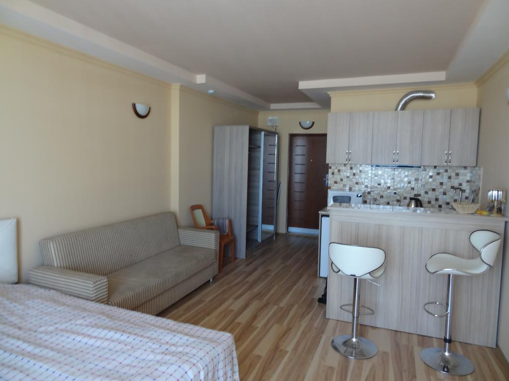 Apartment On Khimshiashvili Batumi Exterior foto